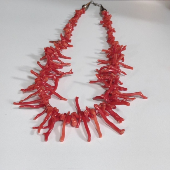Vintage Red Coral Necklace - Picture 4 of 4
